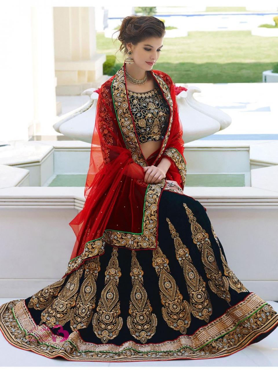 فساتين هندية فخمة , السارى الهندى من اقدم الفساتين الهندية - الحبيب للحبيب